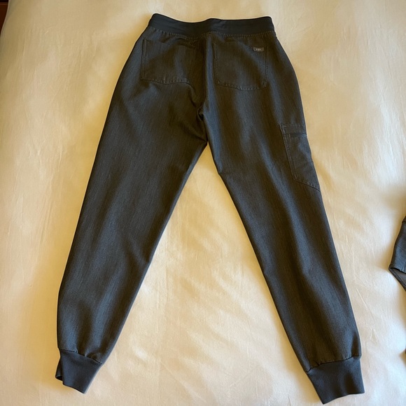 Graphite figs scrubs - Picture 6 of 7